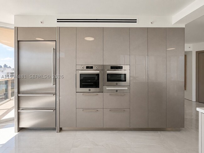 Building Photo - 17555 Collins Ave