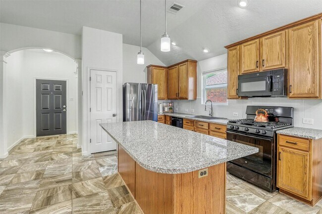 Building Photo - 6015 Wildbriar Ln