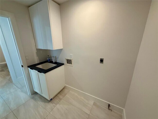 Building Photo - 1359 Harbor Dr