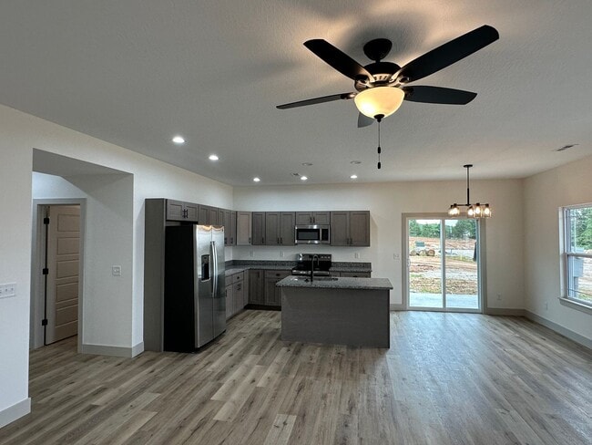 Building Photo - BRAND NEW 4 BED 3 BATH in WAYNESVILLE