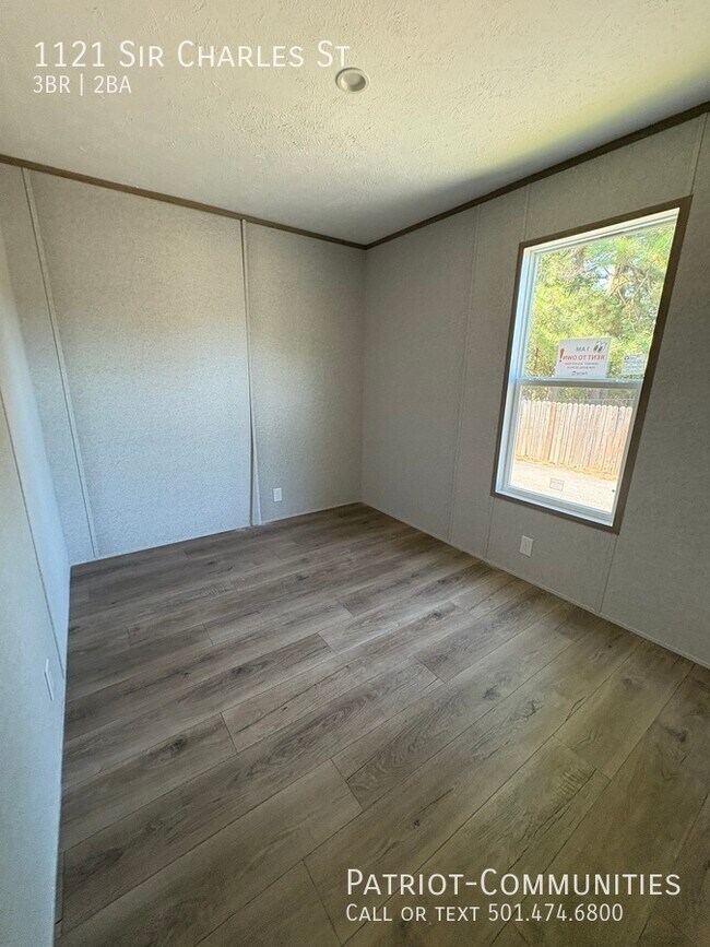 Building Photo - 1121 Sir Charles St