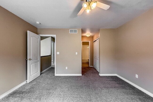 Building Photo - 1419 Red Mountain Dr