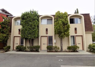 Building Photo - 1220 Southwood Dr