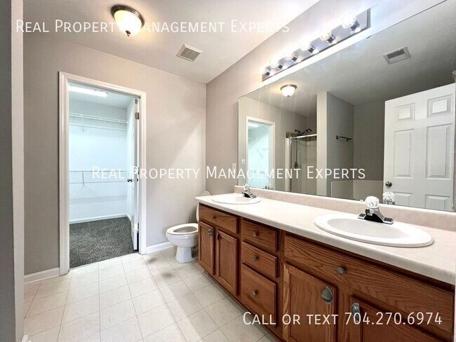 Building Photo - 6522 Point Comfort Ln