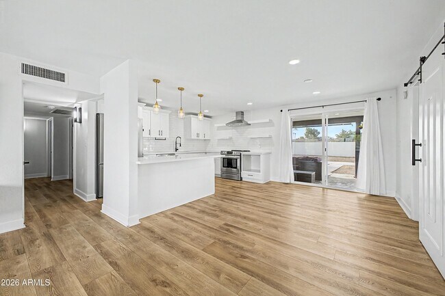 Building Photo - 4101 E Calavar Rd