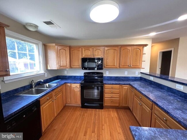 Building Photo - 42802 Higgs Ln
