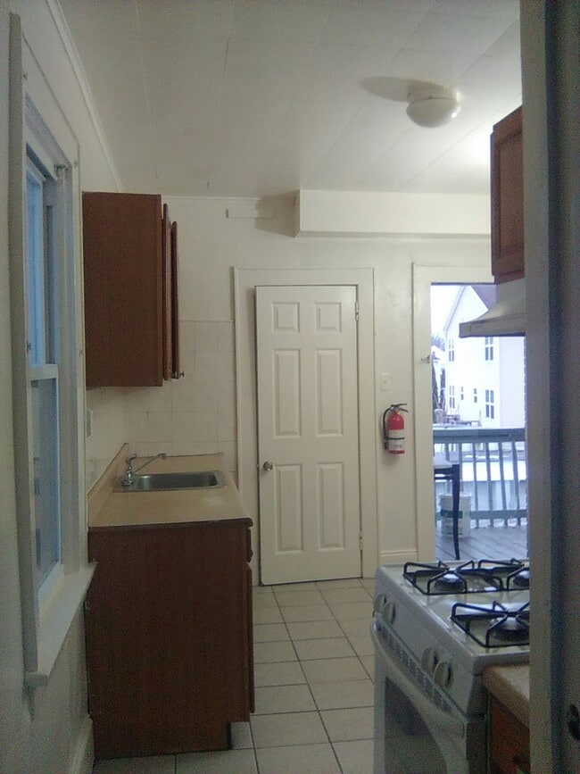 Building Photo - 89 Maple St