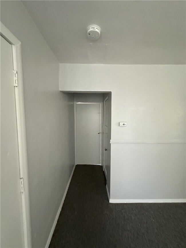 Building Photo - 126 S Giovanola Ave