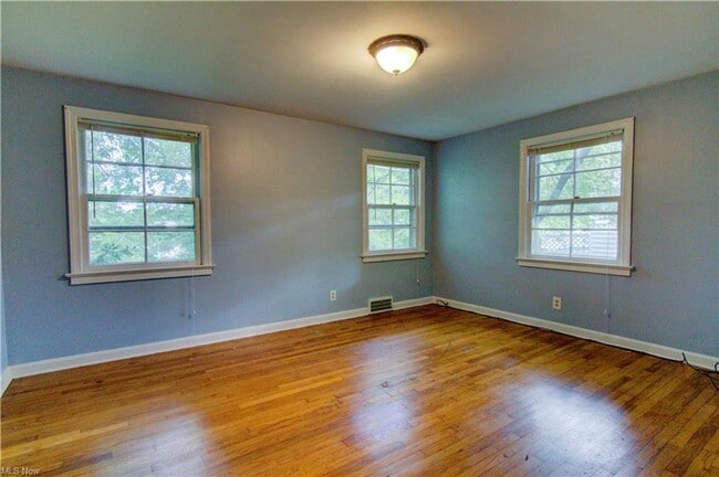 Building Photo - 4 Bed 3.5 Bath in Cleveland Heights - You ...