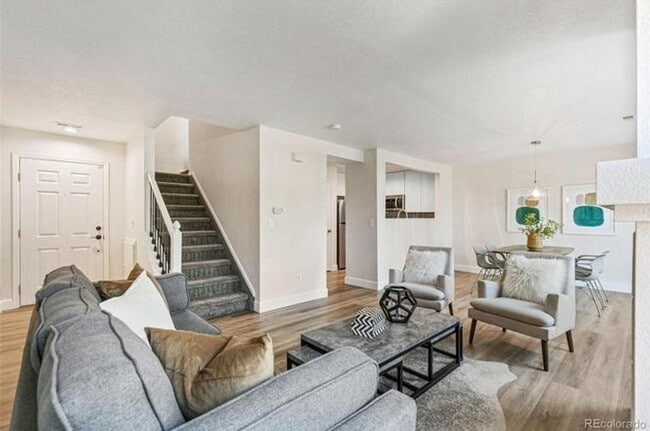 Building Photo - Charming 3BR Townhome in Englewood