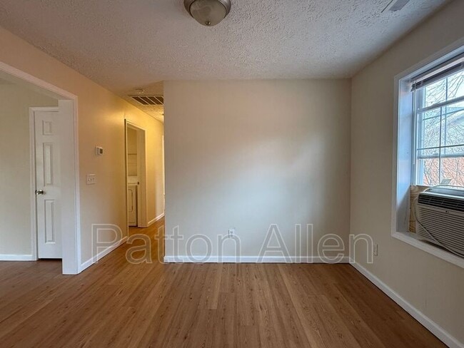 Building Photo - 2 Jenny St