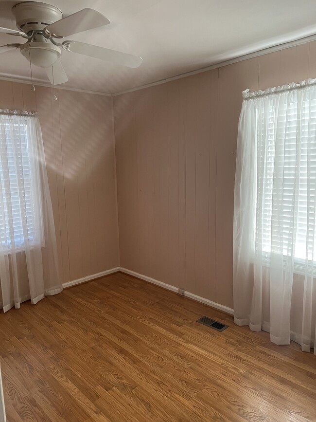 Building Photo - 108 Circle Dr