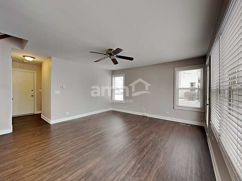 Building Photo - 571 Jenna Dr