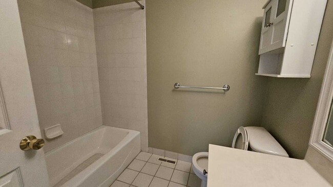 Building Photo - 955 Elderberry Cir