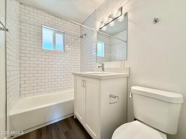 Building Photo - 1202 E Kaler Dr