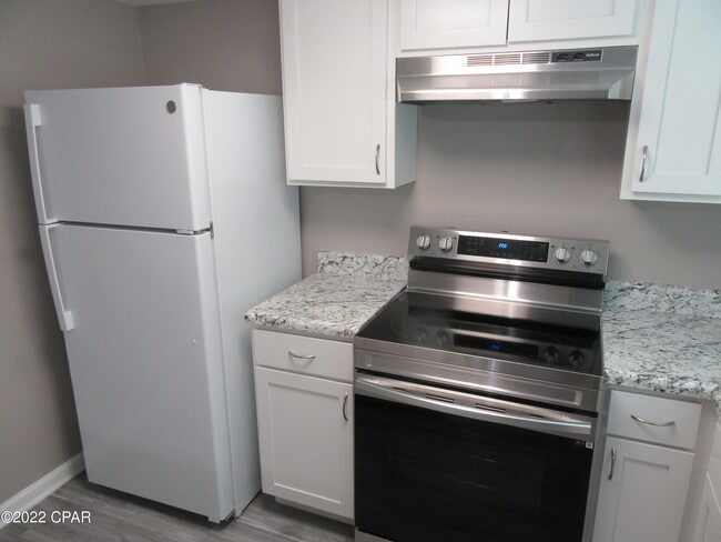 Building Photo - 2912 Sequoia Ave