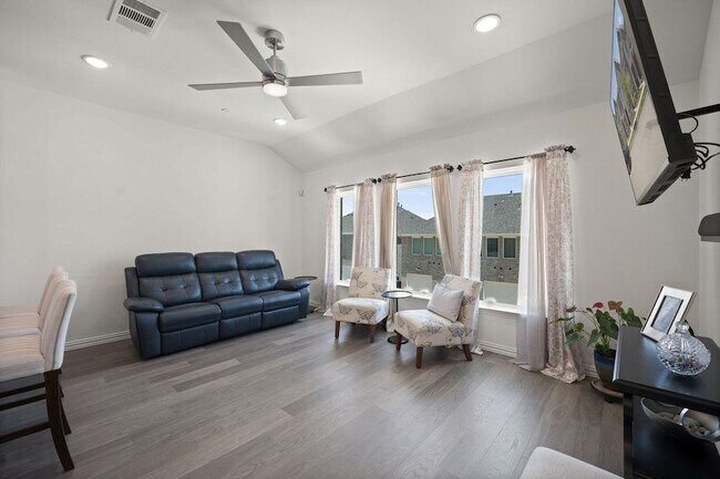 Building Photo - 5243 Legacy St