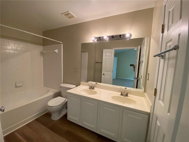 Building Photo - 1285 Kilmington Ct