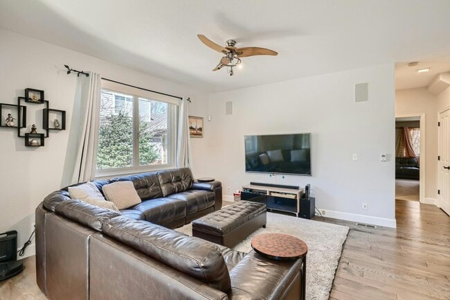 Building Photo - 16242 Hollyridge Dr