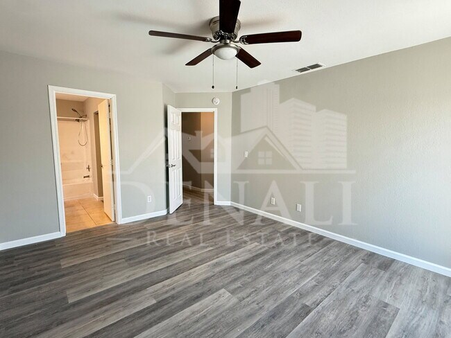 Building Photo - 490 E Bart Dr