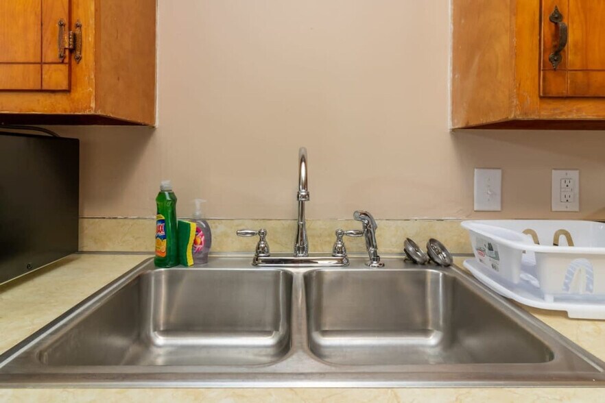 Building Photo - 2118 Skylake Dr