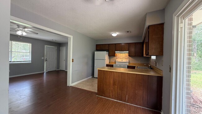 Building Photo - Charming 3-Bedroom Home in the Heart of Ri...