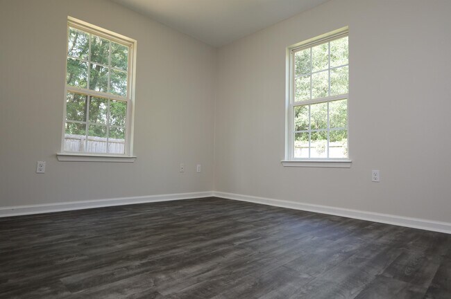Building Photo - 407 Marette Ave