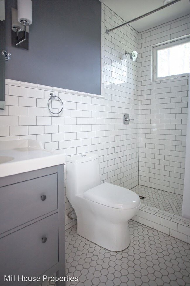 Building Photo - 113 Barclay Rd