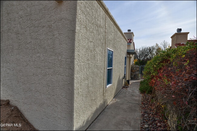 Building Photo - 237 N Alto Mesa Dr