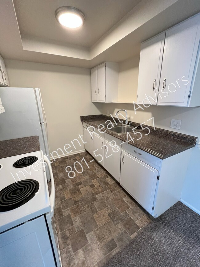 Building Photo - Spacious Apartment in Salt Lake City!