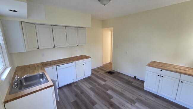Building Photo - Classic Old Brooklyn 3-Bedroom Duplex