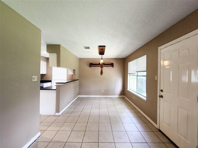 Building Photo - 1359 Tenderden Dr