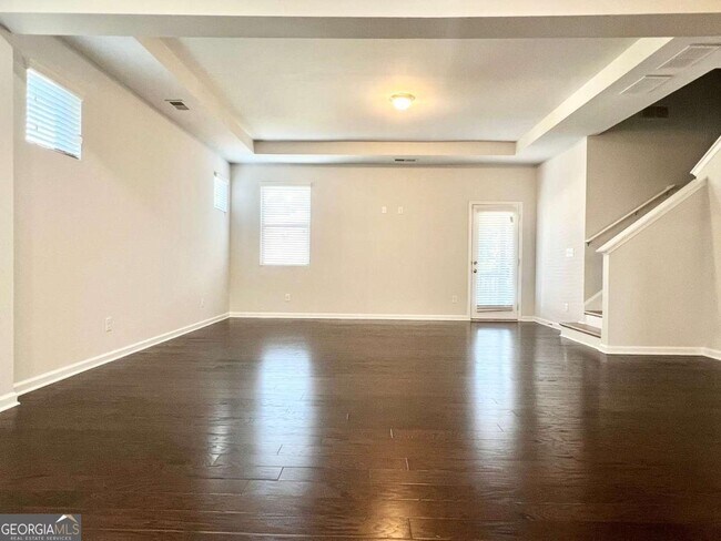 Building Photo - 370 Broadmoor Dr