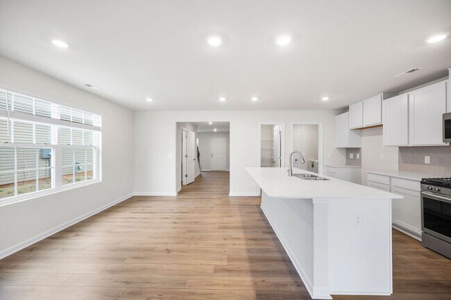 Building Photo - 115 Broadtree Cir