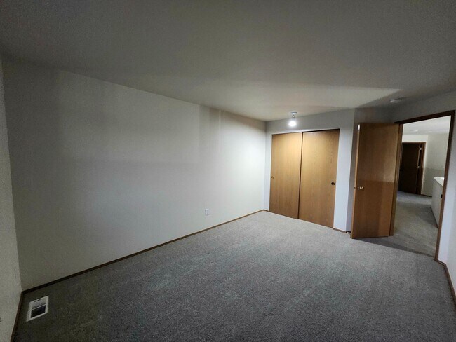 Building Photo - Brand New Updates! 4-Bedroom, 2.5-Bath plus Home Office in Horn Rapids!