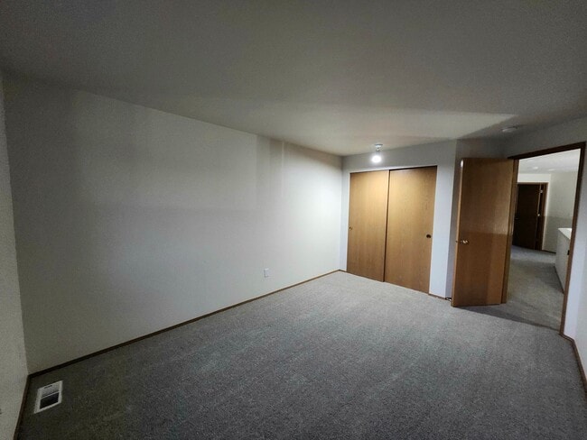 Building Photo - Move-In Special: $1000 off- 4 bed + Office, Quartz Kitchen Countertops