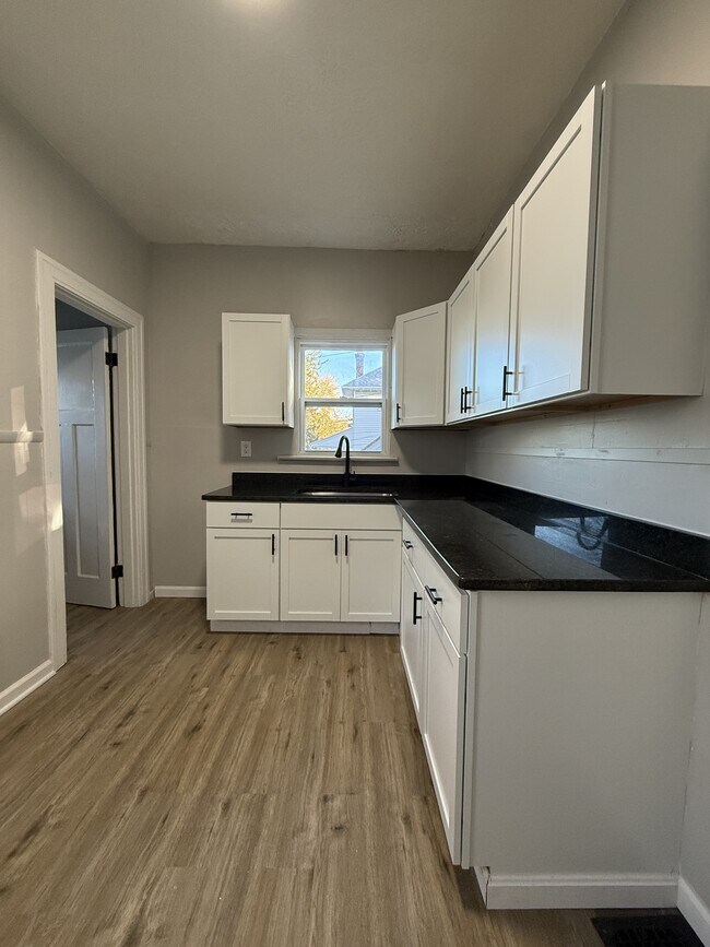 Building Photo - 39 S Quentin Ave