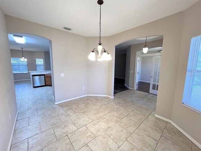 Building Photo - 7 Zither Ct