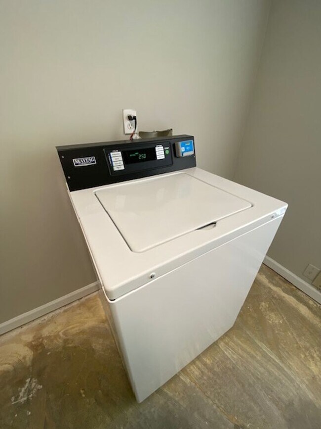 Building Photo - 2 Bedroom Apartment in Maryville, TN – $50...