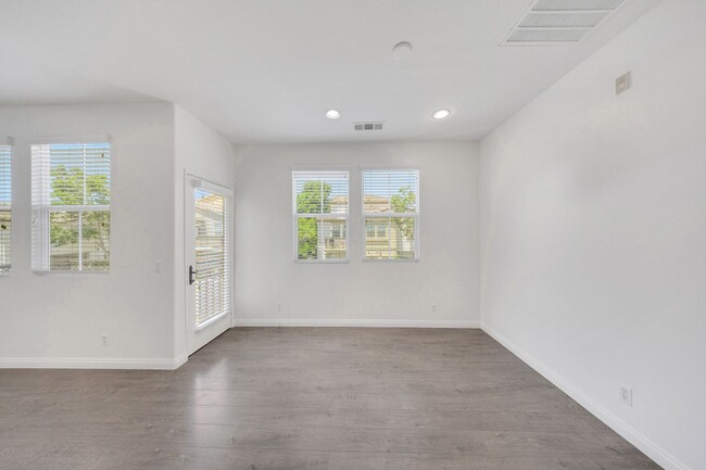 Building Photo - 6287 Ancora Ln