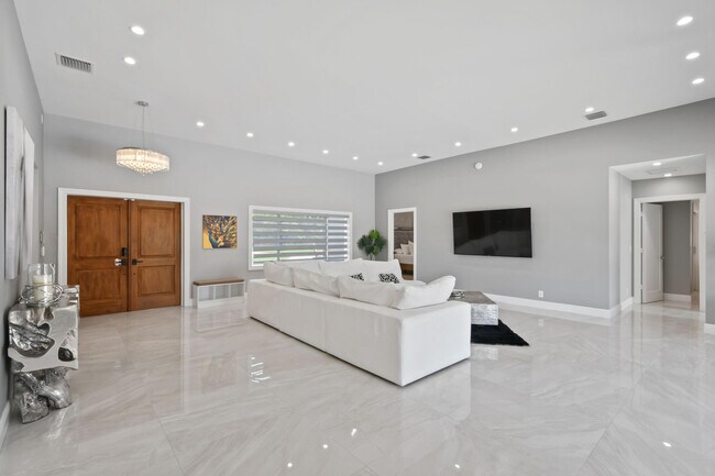 Building Photo - 7101 W Lake Dr