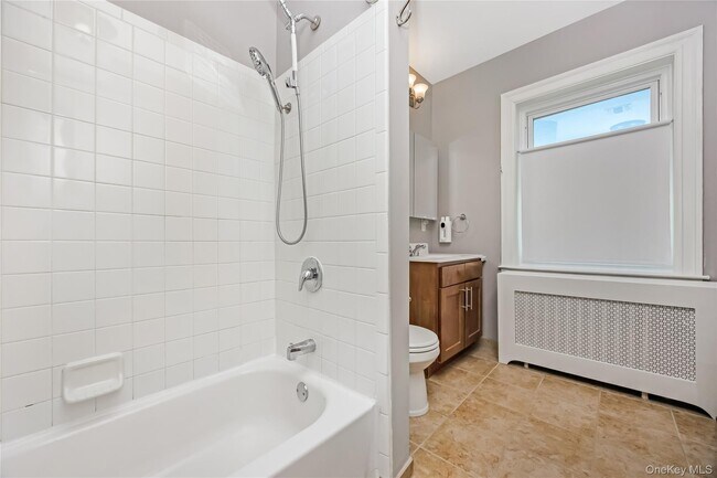 Building Photo - 312 Ellington Ave E