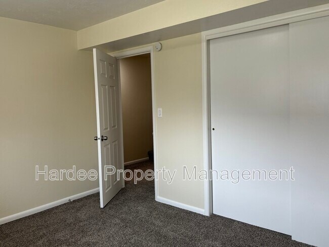 Building Photo - 2106 N 33rd St
