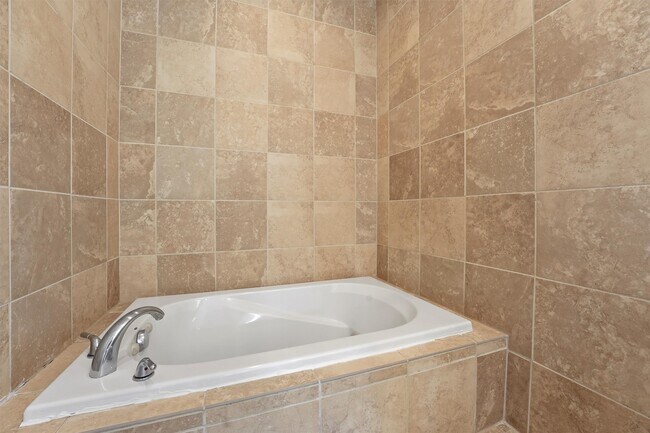 Building Photo - 1610 Hadley St