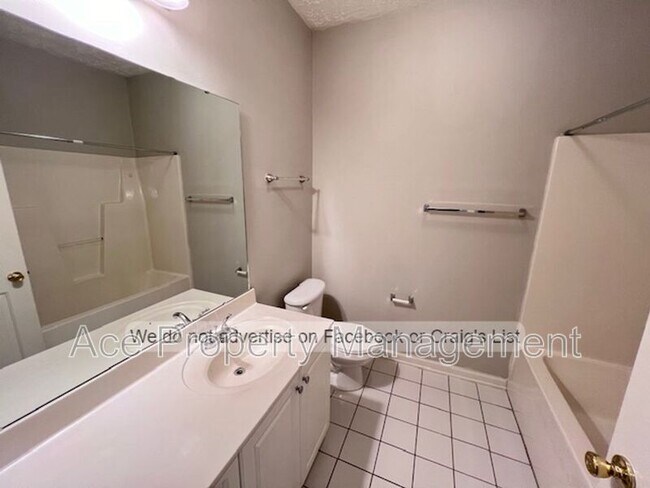 Building Photo - 4010 Bardstown Ct