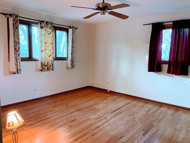 Building Photo - 2110 Swan Ln