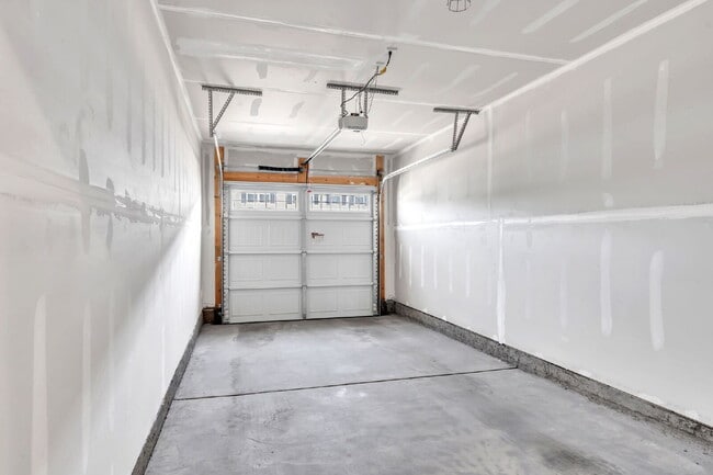 Building Photo - Modern Comfort: 3 Bed, 2.5 Bath Townhome + Primary on Main $2,050/mo rent