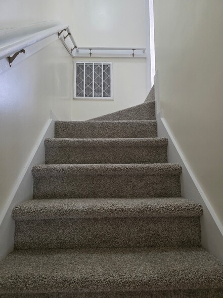 Building Photo - 106 Spring Meadow Cir