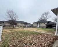 Building Photo - 1315 Main St