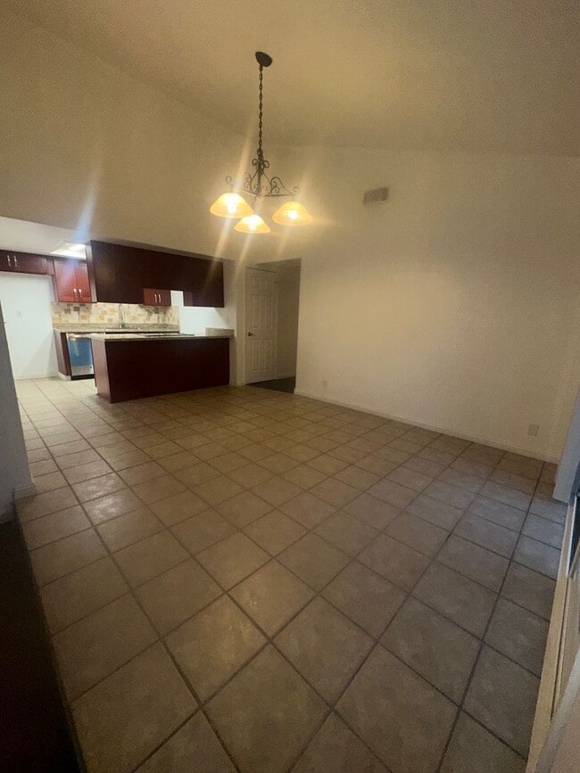 Building Photo - Remodelled Duplex With Lincoln Schools